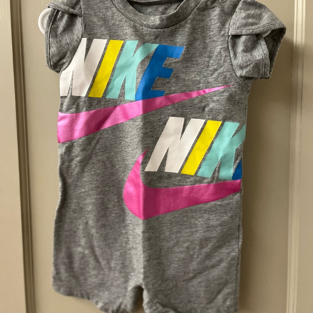NIKE Grey tshirt romper 12 months